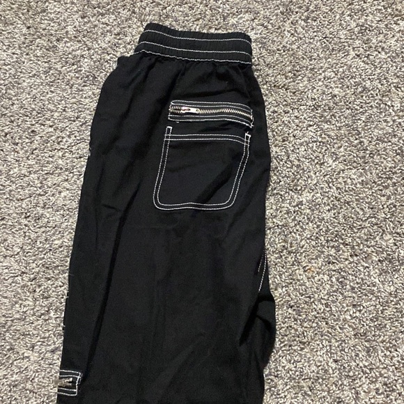 Two cargo pants - Picture 3 of 9